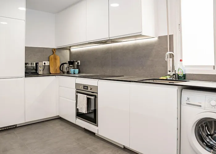 Deluxe Three-Bedroom Apartment